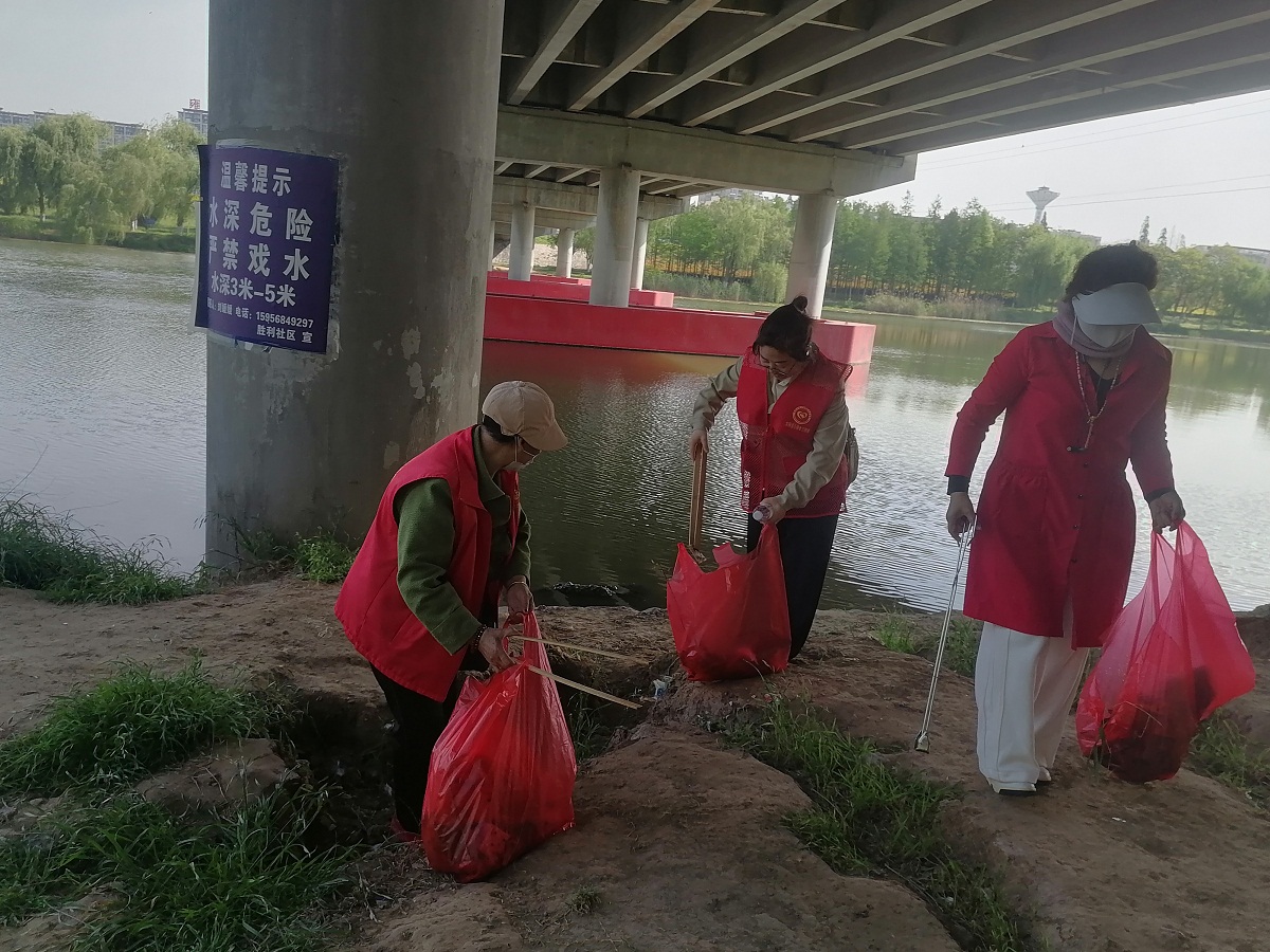 阜阳市爱心公益志愿者协会开展第43次“保护母亲河•共建美好家园”活动